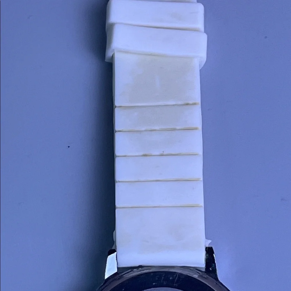 Liban White & Black Watch Not tested